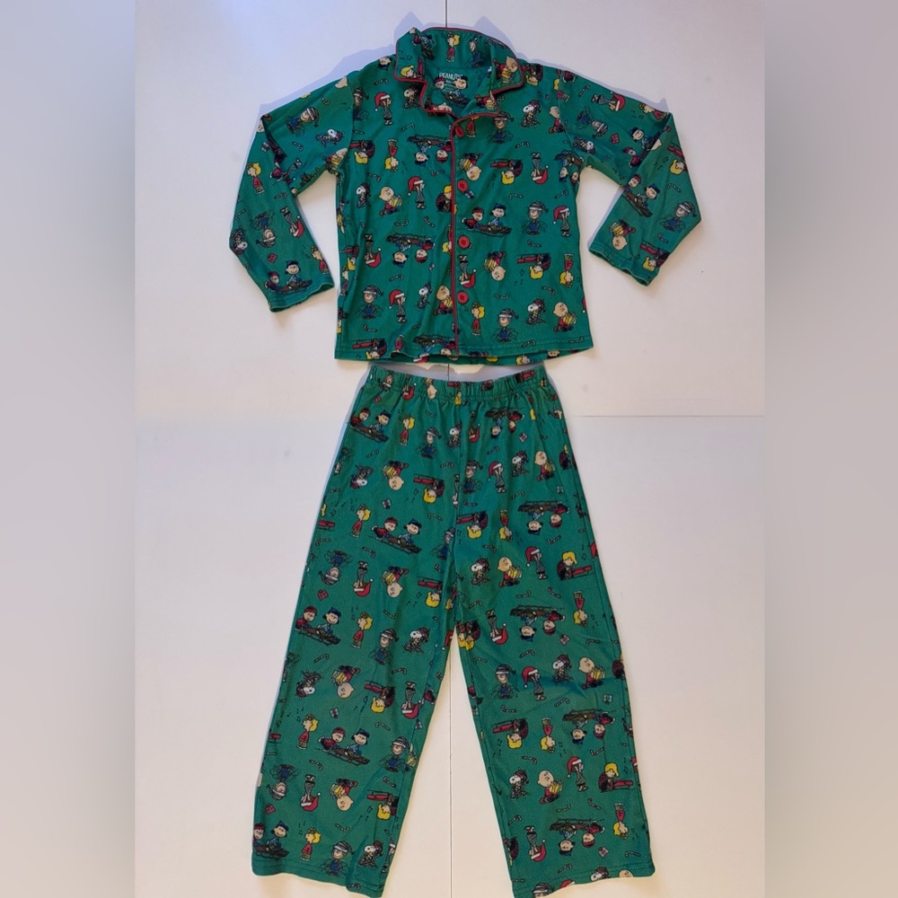 Peanuts Kids Green Pajama Set inSize 6/7 in GUC